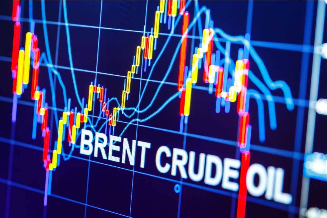 Giá dầu Brent vượt đỉnh với nhiều tin tốt hỗ trợ