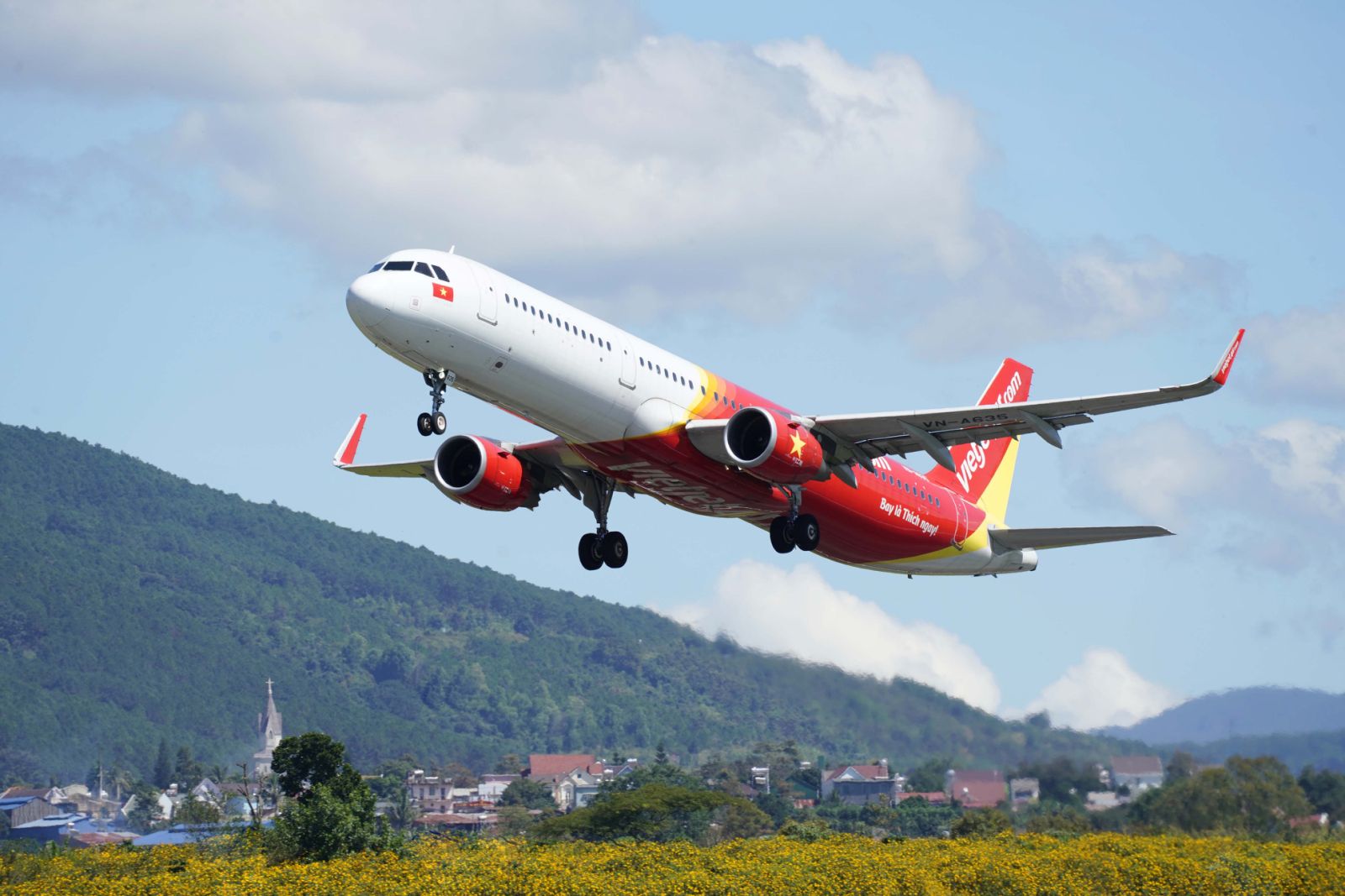 Công ty cổ phần Hàng không VietJet (VJC): Bay tới vùng trời quốc tế